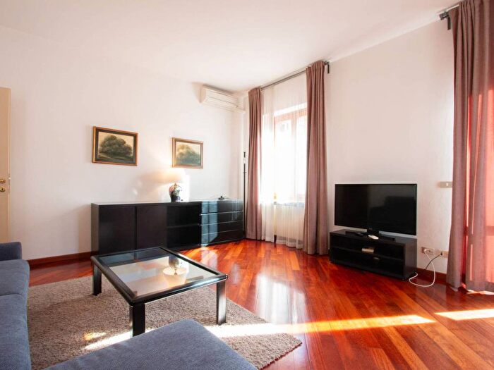 Appartamento trilocale in affitto in Vicolo Giuseppe Mazzini, Centro Storico, Verona