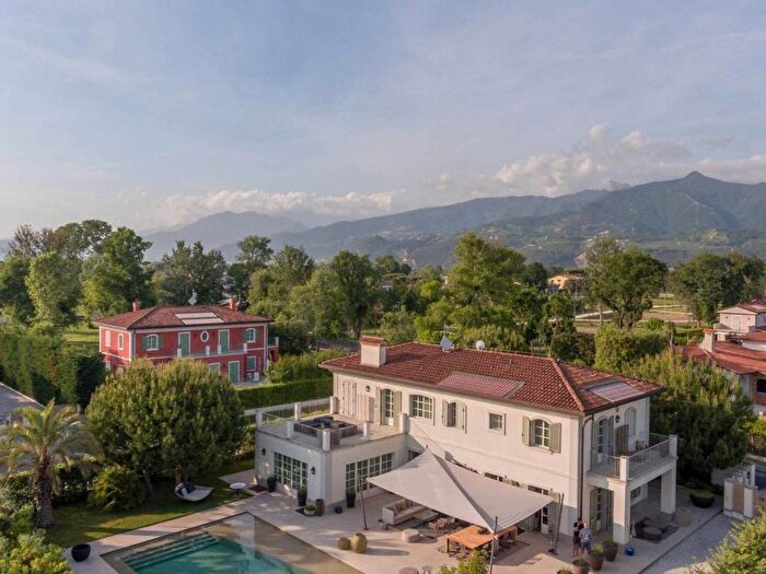 Casa con 6 locali in affitto in Via Francesco Carrara, Centro, Forte dei Marmi