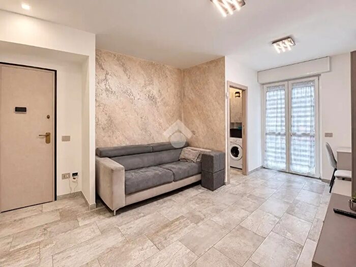 Appartamento trilocale in vendita in Via Giuseppe Garibaldi, Bollate