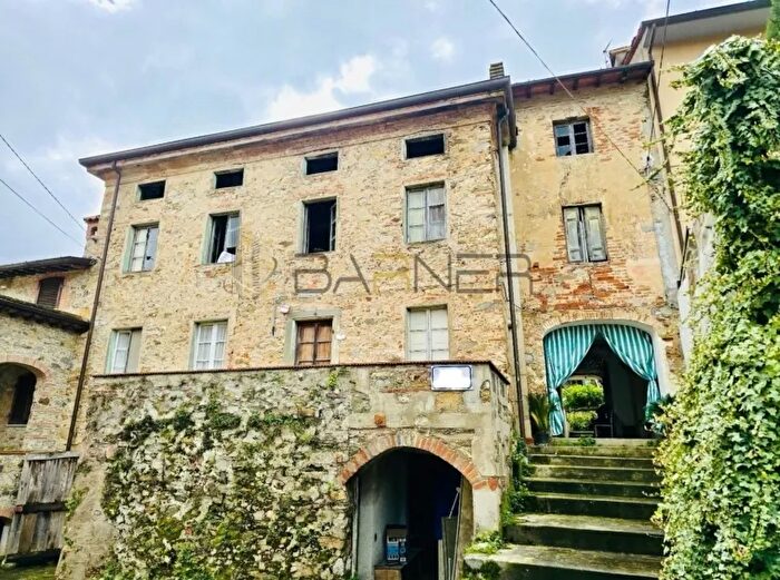 Appartamento con 8 locali in vendita in Via Fornace Camaiore Italia, Camaiore