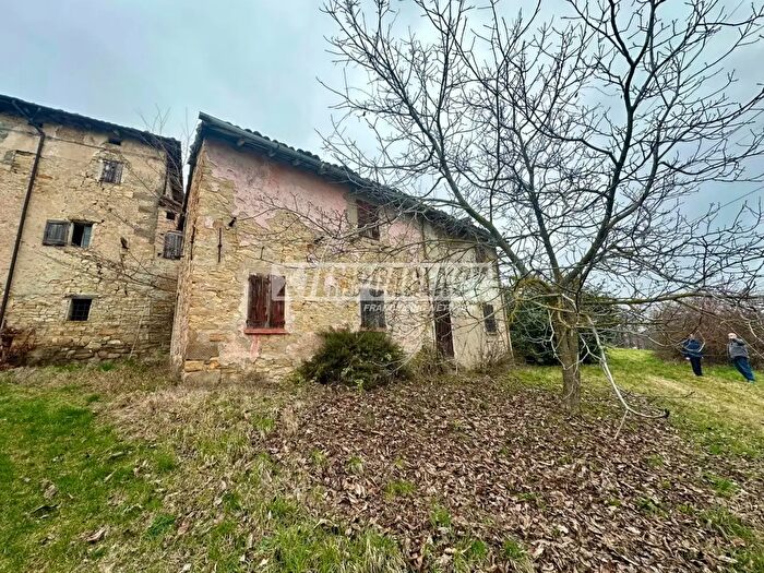 Casa trilocale in vendita in Via Mortolore, Serramazzoni