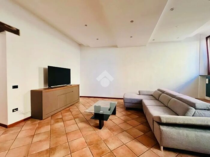 Appartamento trilocale in affitto in Via Giosuè Carducci, Mantova