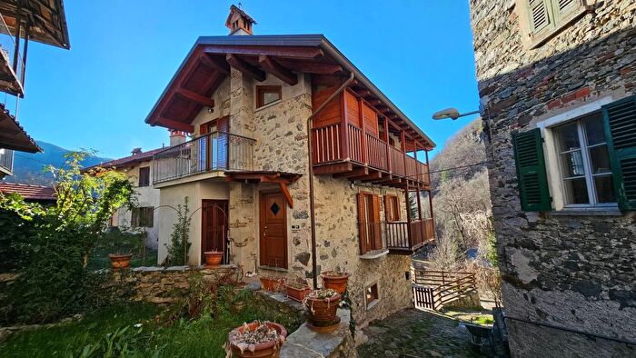 Casa quadrilocale in vendita in Località Dovesio Varallo Vercelli, Varallo