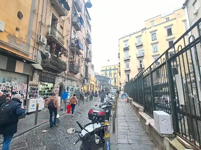 Appartamento monolocale in vendita in Via Rosario a Portamedina, Napoli