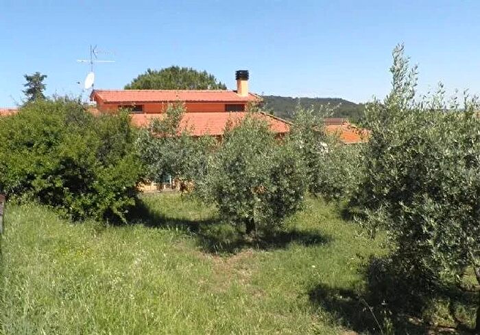 Casa con 5 locali in vendita in Castellina Marittima