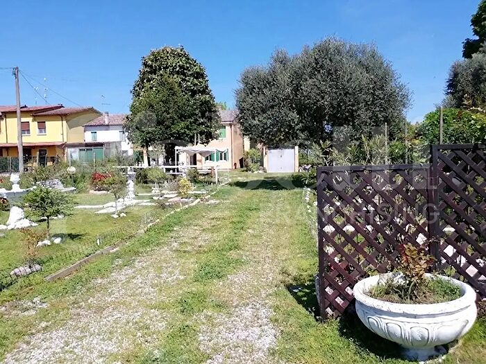 Casa con 5 locali in vendita in Costa di Rovigo Via Verdi, Rovigo