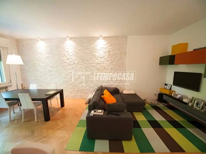 Appartamento trilocale in vendita in Via Carlo Marx, Parma