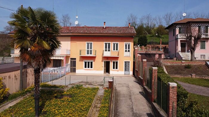 Casa con 7 locali in vendita in Via Langhe, Magliano Alpi