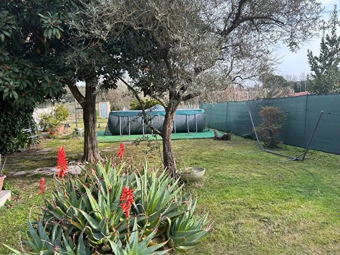 Casa con 8 locali in vendita in Via Canaletto, Sarzana