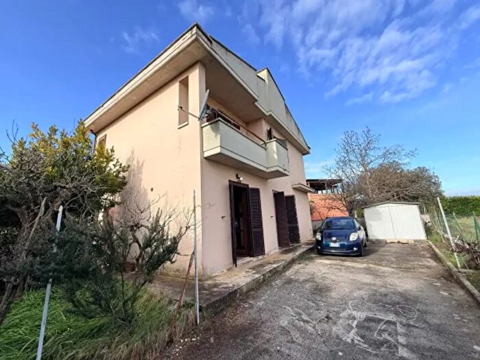 Casa con 5 locali in vendita in Via Mascetto, Cannara