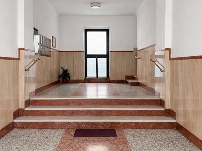 Appartamento trilocale in vendita in Via Appia Nuova, Roma