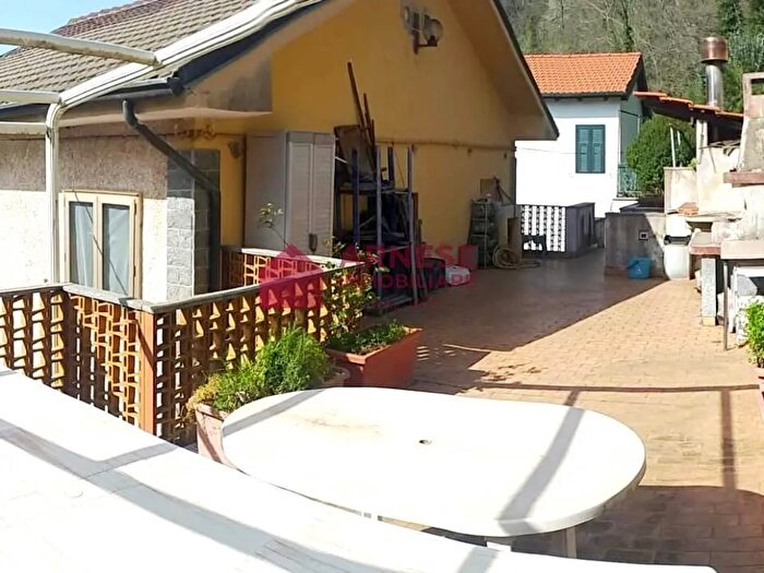 Casa con 8 locali in vendita in Via Rovieto Superiore, Stella