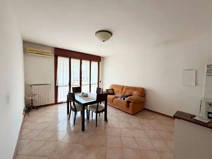 Appartamento bilocale in vendita in Largo Luigi Mercantini, Parma
