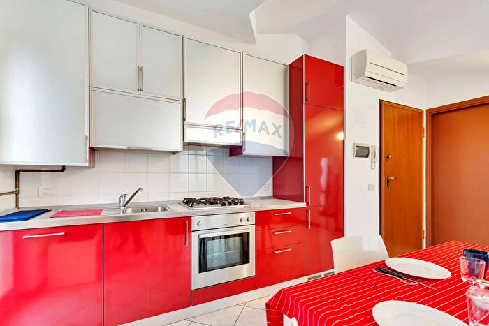 Appartamento trilocale in vendita in Via Libertà, Carpiano