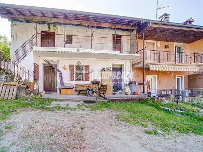 Casa trilocale in vendita in Via Madonna della Motta, Dormelletto