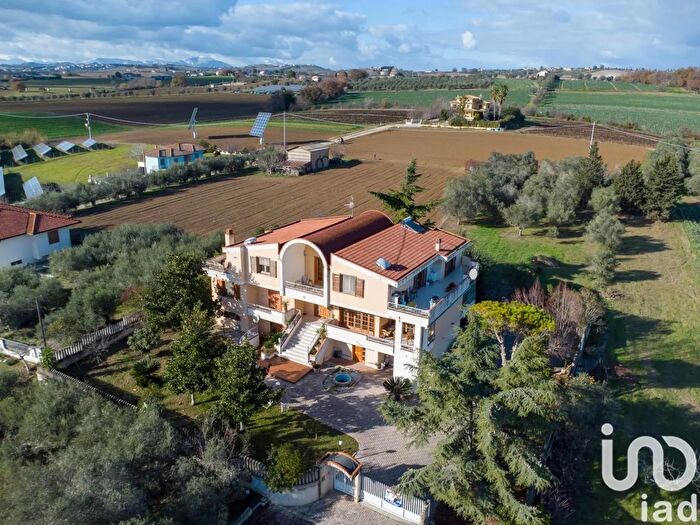 Casa con 19 locali in vendita in Via Kennedy Nc, Morro D'Oro