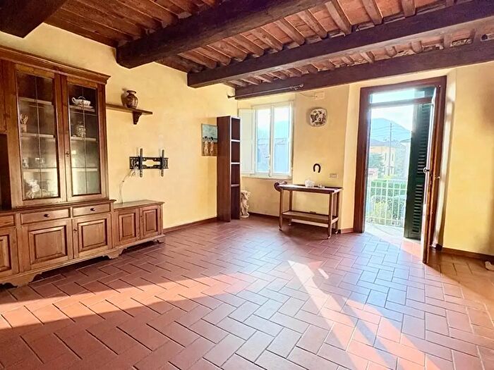 Appartamento quadrilocale in vendita in dei Bollori, Lucca