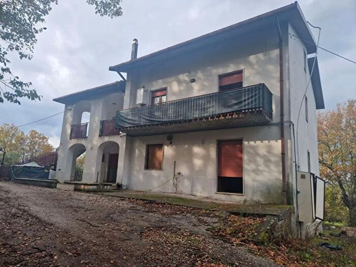 Casa con 10 locali in vendita in Montorsi, SantAngelo A Cupolo