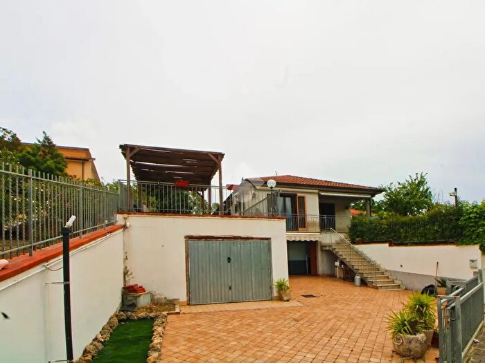 Casa con 6 locali in vendita in Via Ardisani, Casal Velino