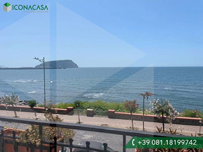 Appartamento quadrilocale in affitto in Via Napoli, Lungomare, Pozzuoli