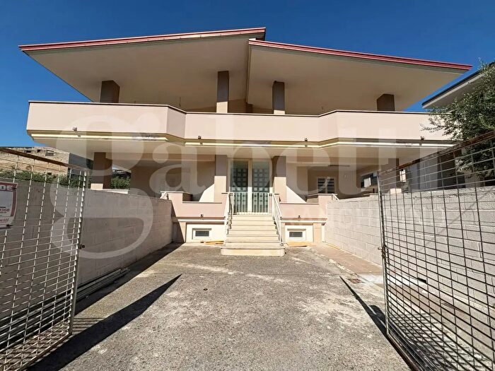 Appartamento con 6 locali in vendita in Via Torino, San Prisco