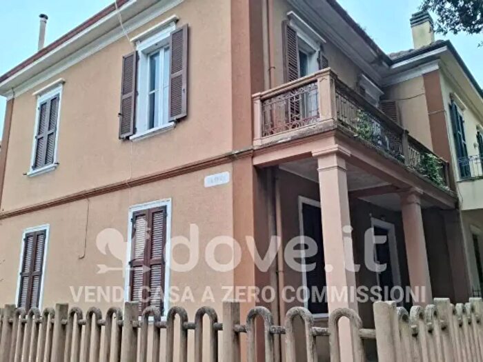 Casa con 6 locali in vendita in Viale della Vittoria, Pesaro
