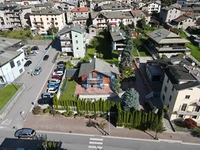 Casa con 6 locali in vendita in Viale Libertà, Sondalo