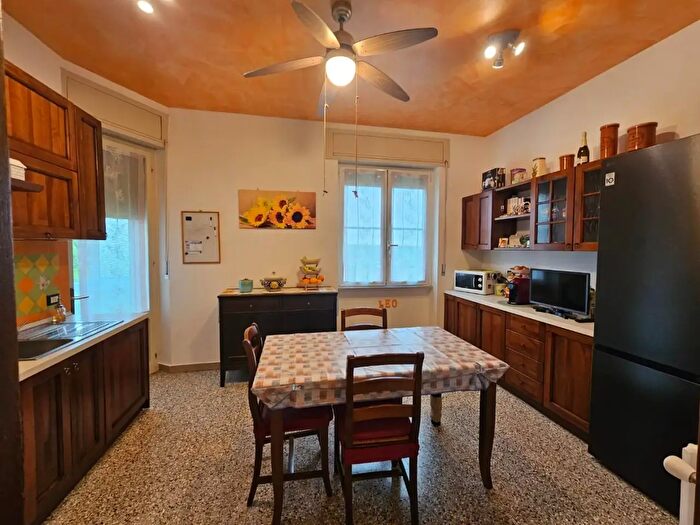 Appartamento con 5 locali in vendita in Collesalvetti