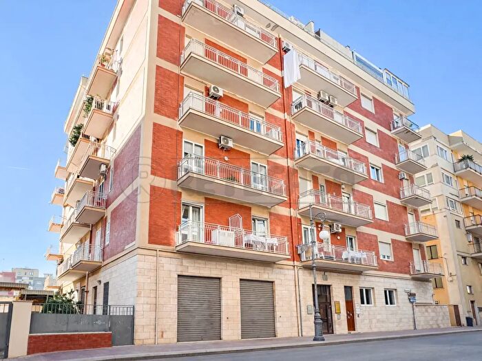 Appartamento trilocale in vendita in Via Pasubio, Bisceglie