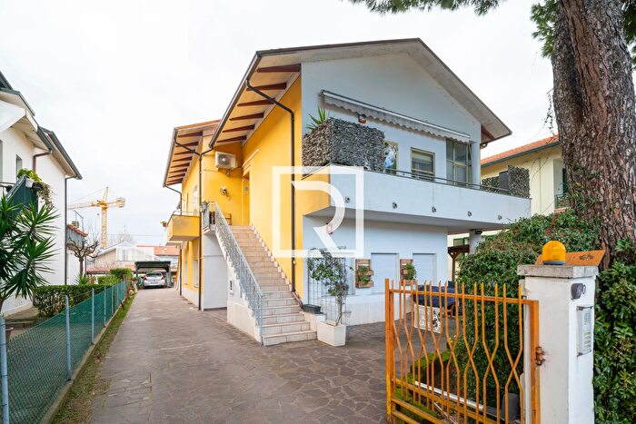 Appartamento trilocale in vendita in Via Malva Sud Cervia, Cervia