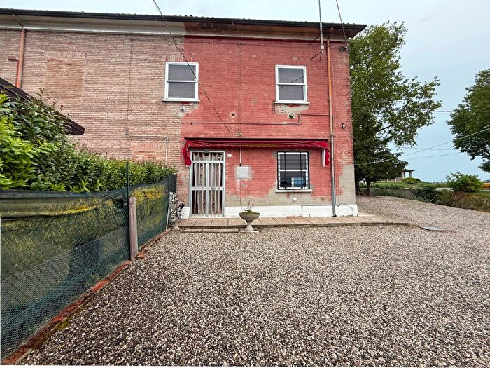 Casa con 7 locali in vendita in Via delle Venezie, Tresignana