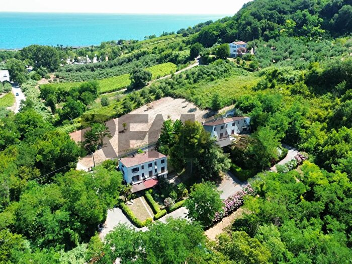 Appartamento con 5 locali in vendita in Contrada Coste del Mulino, Rocca San Giovanni