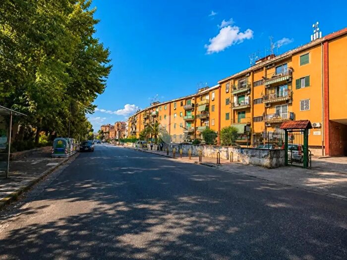 Appartamento trilocale in vendita in Via Giustiniano, Napoli