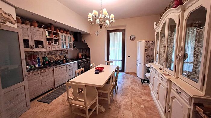 Appartamento con 8 locali in vendita in Vicchio, Vicchio