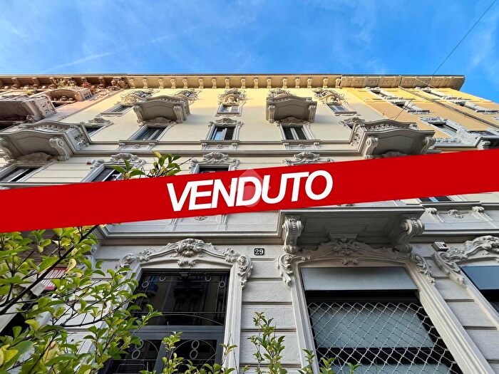Appartamento trilocale in vendita in Via Gustavo Modena, Milano