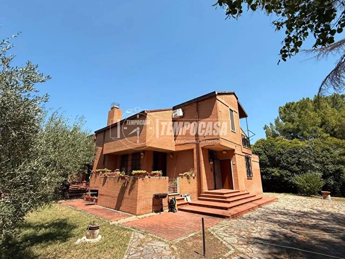 Casa con 13 locali in vendita in Via del Mare, Foggia