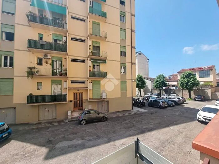 Appartamento con 5 locali in affitto in Via dello Steccuto, Firenze