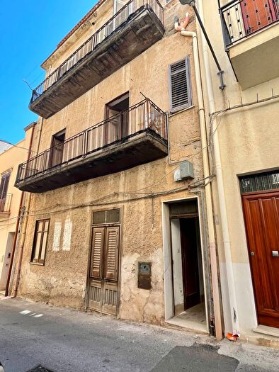Casa con 7 locali in vendita in Via Tobruk, Castellammare Del Golfo