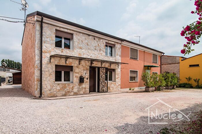 Casa quadrilocale in vendita in Stanghella