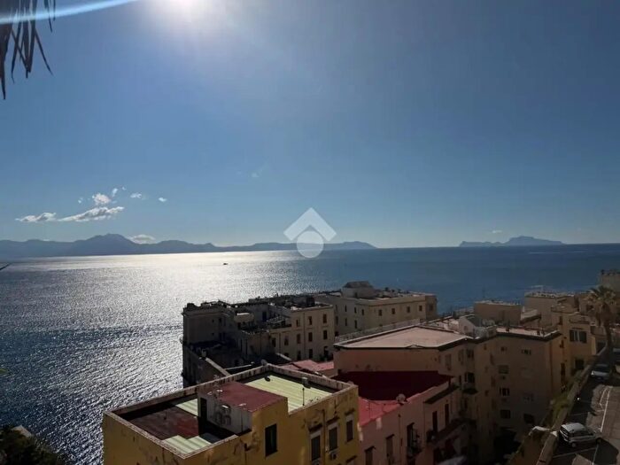 Appartamento con 5 locali in vendita in Via Posillipo, Napoli