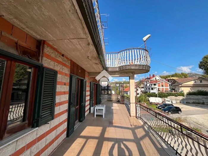 Appartamento con 5 locali in vendita in Via Crocefisso, San Potito Ultra