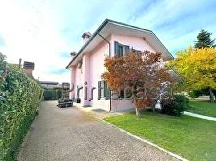 Casa con 6 locali in vendita in Via XXV Aprile, Cerea