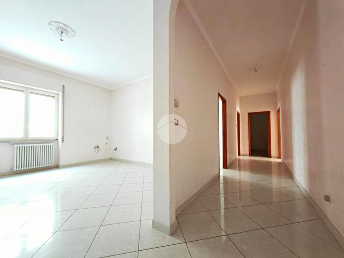 Appartamento con 6 locali in vendita in Via Umberto Giordano, Manfredonia