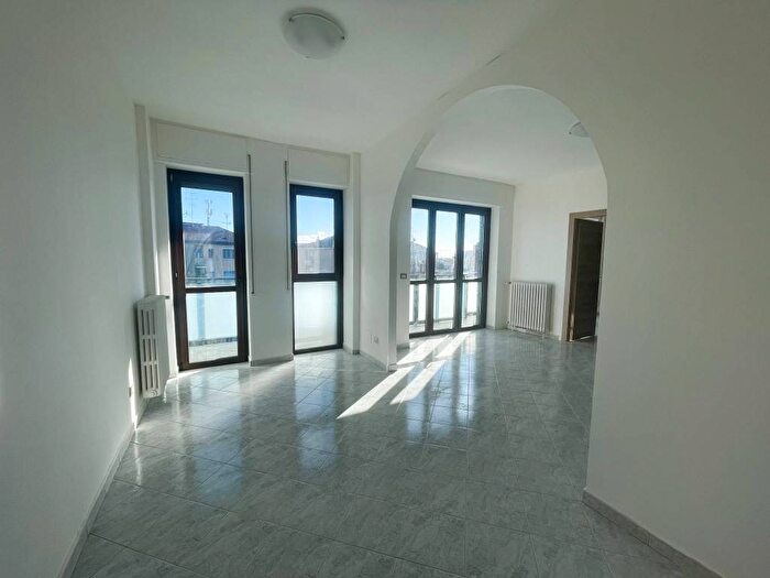 Appartamento quadrilocale in affitto in Via Padova, Parco Trotter, Milano