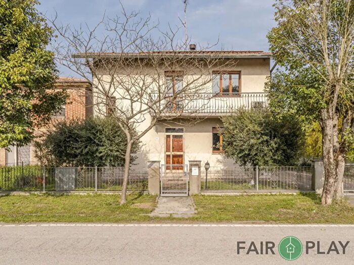 Casa con 5 locali in vendita in Via Chiesa, Ravenna