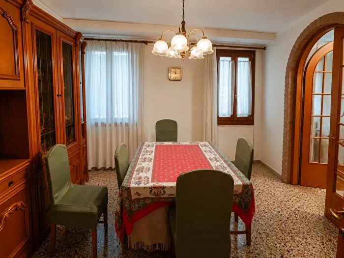 Appartamento con 5 locali in vendita in Calle Magno, Venezia