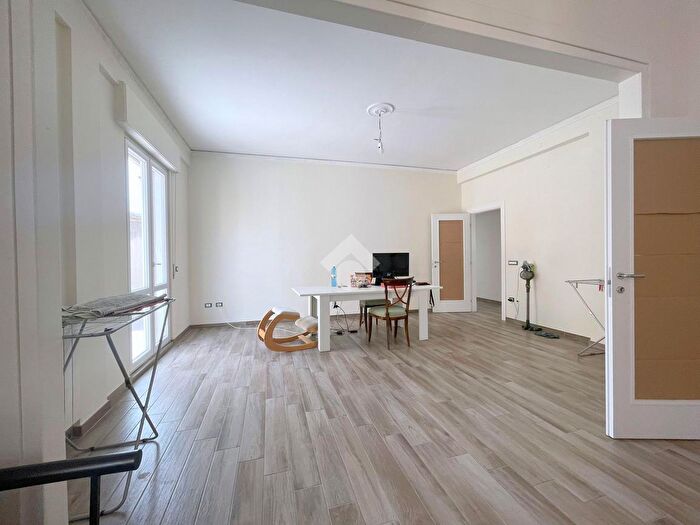 Appartamento con 6 locali in vendita in Via Cataldo Parisio, Palermo