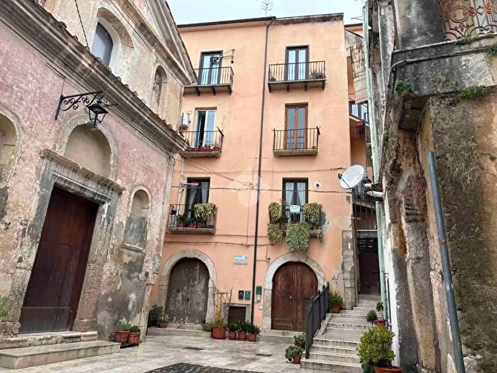 Appartamento trilocale in vendita in Via Leopoldo Pilla, Venafro