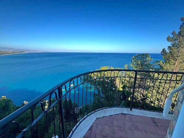 Appartamento bilocale in affitto in Via San Martino, Copanello, Stalettì