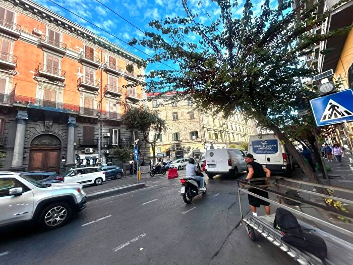 Appartamento trilocale in vendita in Via Salaiolo dell'Orto del Conte, Mercato, Napoli